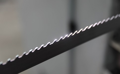 乌兰察布双金属带锯条产生切削噪音的原因具体有哪些？
